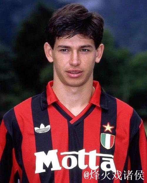 老照片勾起回忆:米兰传奇阿尔贝蒂尼再现辉煌岁月 老照片勾起回忆:米兰传奇阿尔贝蒂尼再现辉煌岁月